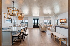Interior - Pearl: Beachfront, Private Saltwater Pool, Pet-Friendly, 3 Beachfront Suites, Sl (Mexico Beach)