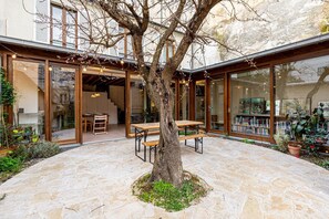 屋外ダイニングエリア