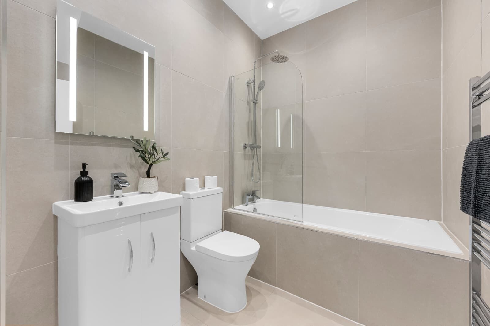 Shower, hair dryer, towels, shampoo