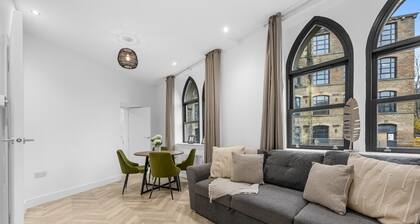 2 Bed Huddersfield Cottage | Parking
