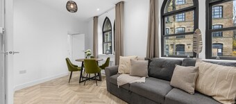 2 Bed Huddersfield Cottage | Parking