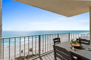 Outdoor dining - Gulffront Condo w/ Tiki Bar, Pools, & Sunsets (Panama City Beach)
