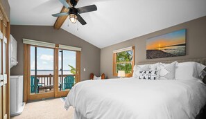 3 bedrooms, WiFi - Lakefront getaway near Sleeping Bear Dunes (Beulah)