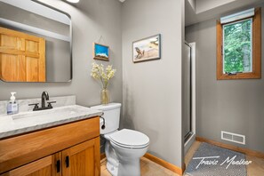 Bathroom - Lakefront getaway near Sleeping Bear Dunes (Beulah)
