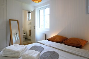 4 chambres, fer et planche à repasser, Wi-Fi, draps fournis