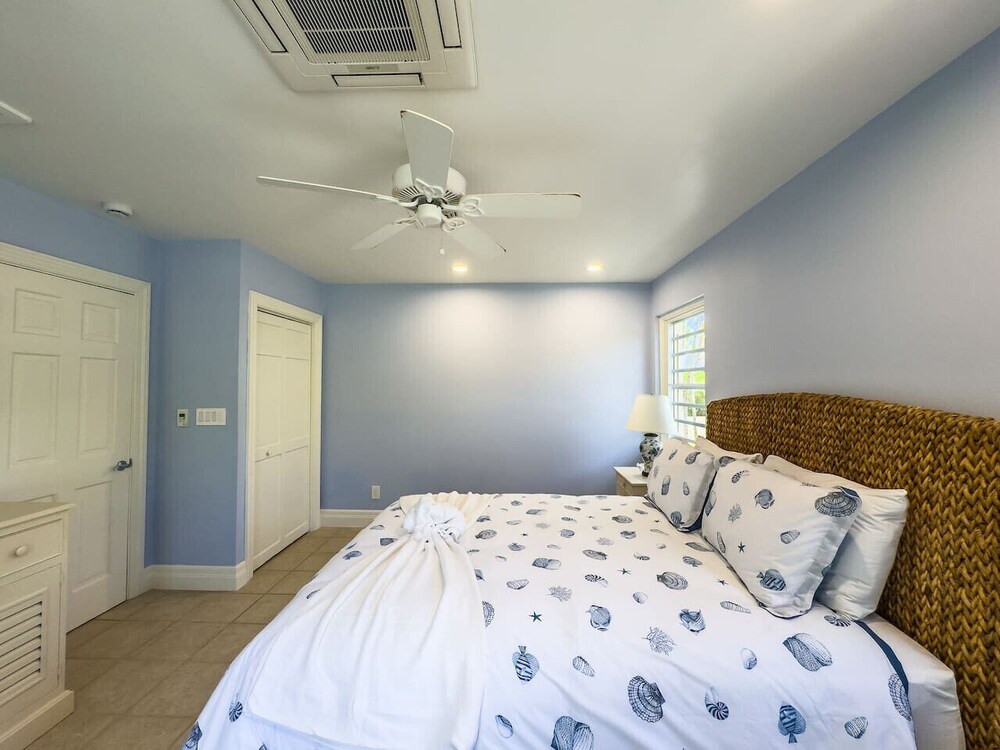 Ocean’s Edge Villa - Cliffside 3Br Villa - Estate Coakley Bay | Vrbo