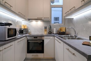 Private kitchen - Stunning Acropolis 2 bedroom Opulence (Athina)
