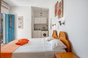 2 bedrooms, WiFi, bed sheets - Melina's Sunset – Family Apartment with 2 Bedrooms, 2 Bathrooms & Stunning Sea Sunset Views (Kalymnos)
