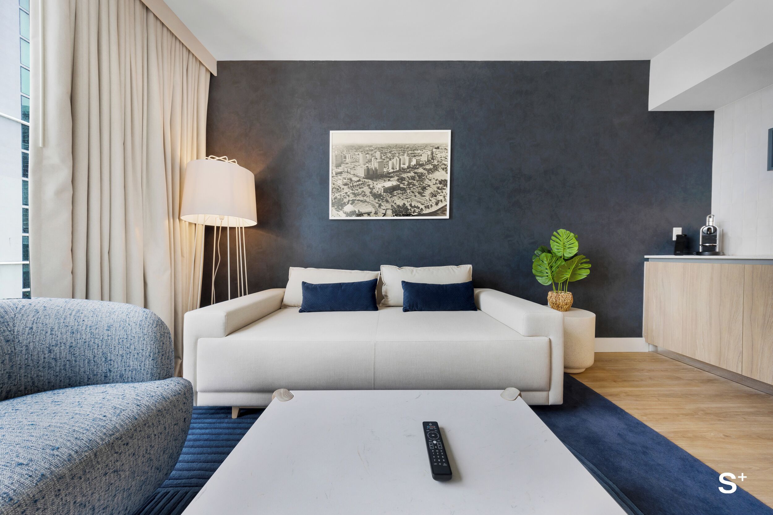 Apartamento, balcón, vistas a la ciudad | Zona de estar