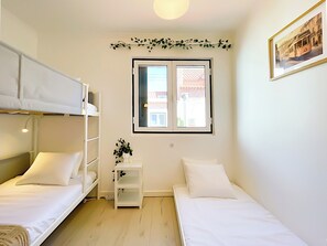 2 slaapkamers, een strijkplank/strijkijzer, wifi, beddengoed
