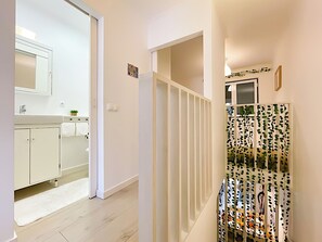 Interior - Entire 2-Bedroom Family Friendly House in Belém, Lisbon - Up to 5 Guests (Lisboa)