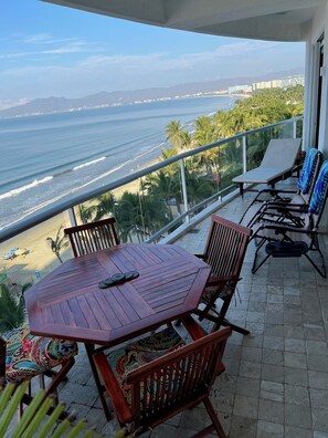 Outdoor dining - Beachfront Condo + Pool - 2 Bedrooms, 2 king beds, 2 baths, w/ AC - Kite Towers (Nuevo Vallarta)