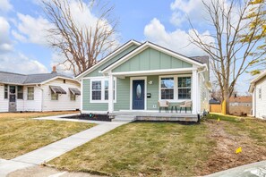Exterior - New-built house in charming Indianapolis with cool AC (Indianapolis)