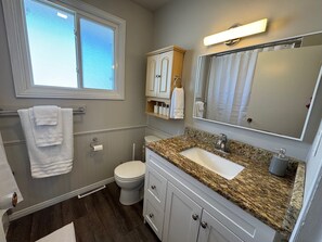 Bathroom - Room for Everyone - Close to University & Hospital (Thunder Bay)