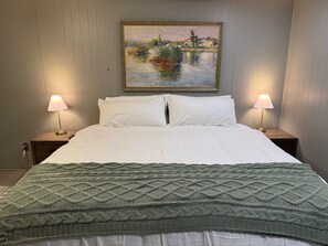 4 bedrooms, iron/ironing board, free WiFi, bed sheets - Room for Everyone - Close to University & Hospital (Thunder Bay)