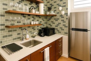 Private kitchen - City life + beach vibes in Ocean Park, San Juan (Ocean Park)