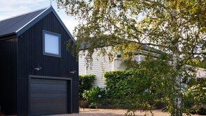 Exterior - Hamish's Hideaway, cosy 1 bedroom retreat near botanic gardens (Daylesford)