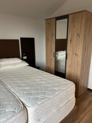 Room - New, cozy vacation apartment with garden and sunny pool area - top location. (Kaltern)