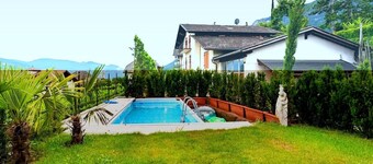 New, cozy vacation apartment with garden and sunny pool area - top location.