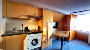 Fridge, microwave, coffee/tea maker, electric kettle