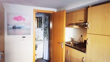 Fridge, microwave, coffee/tea maker, electric kettle
