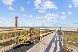 Property grounds - 🌞Beachfront 3BR w/ Community Pool | Gulf Views from Balcony | Sunswept 201🌞 (Orange Beach)