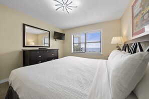 3 bedrooms, iron/ironing board, free WiFi, bed sheets - 🌞Beachfront 3BR w/ Community Pool | Gulf Views from Balcony | Sunswept 201🌞 (Orange Beach)