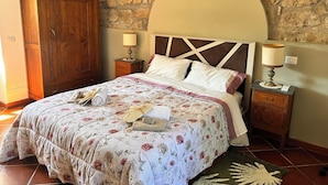 2 bedrooms, travel crib, WiFi (free), bed sheets - Cottage Apanu Guest House (Lazio)