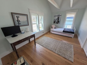 4 Schlafzimmer, Schreibtisch, Reisekinderbett, WLAN