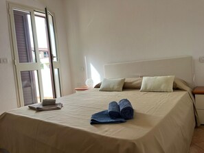 3 bedrooms, bed sheets - Casa vacanze spaziosa , perfetta per famiglie (OROSEI)