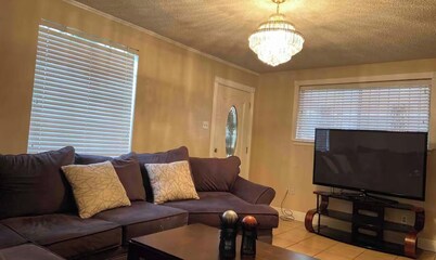 Wonderful 2-bedroom house with central AC in vibrant New Orleans