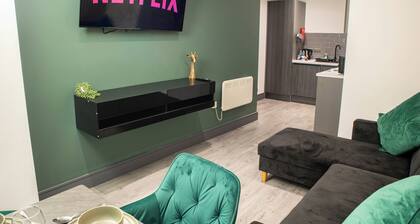 Central Bradford Apt | Super King Bed | Workspace | Washer/Dryer | Fast Wi-Fi