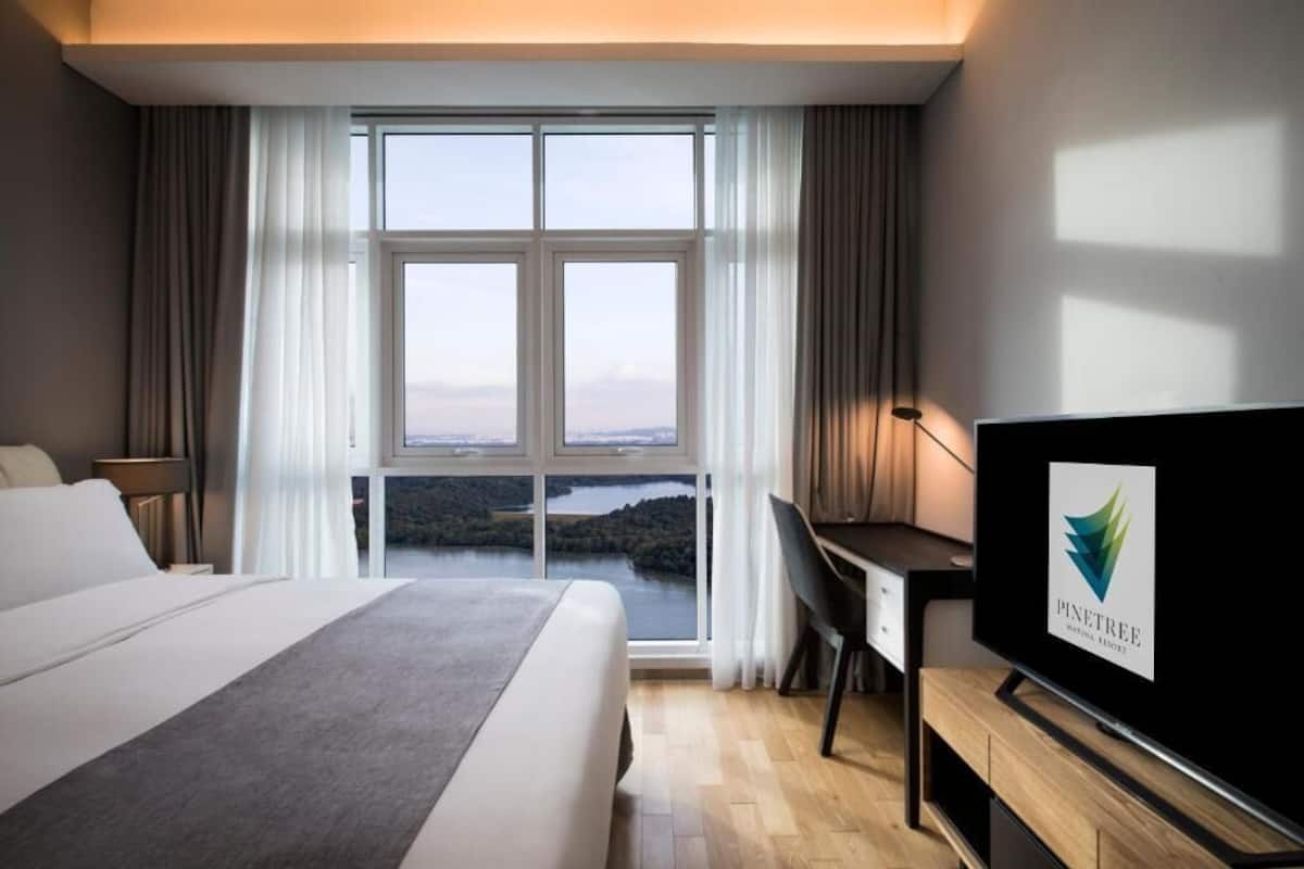 Premier-huoneisto, 2 makuuhuonetta, siivous, osittainen merinäköala