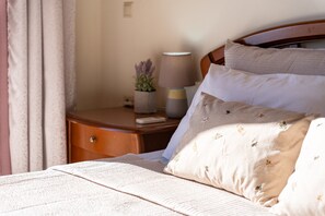 2 bedrooms, iron/ironing board, WiFi, bed sheets - Dorothea Apartment in Chlomos with Sea View, Wi-Fi and Air Conditioning (Χλομός)