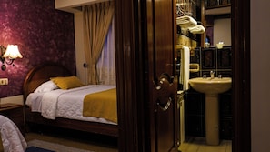 5 Schlafzimmer, BĂŒgeleisen/BĂŒgelbrett, WLAN, BettwĂ€sche