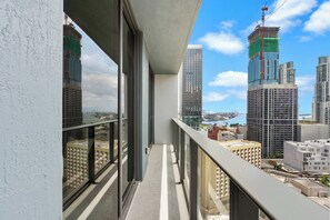 Property grounds - FIFA Fan Fest 10Min| Stylish 1BR+Den | Pool/CoWork (Miami)