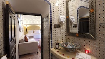 Comfort Suite, Patio, Pool View | Bathroom