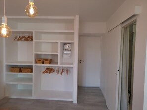 Superior Double Room, City View | Interior - Le Saint Christophe (AUBERVILLIERS)