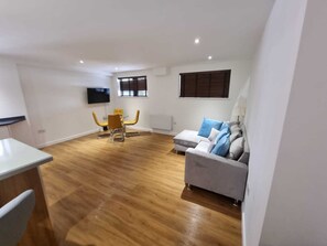 Smart TV - The Avenue Apartment (Northampton)