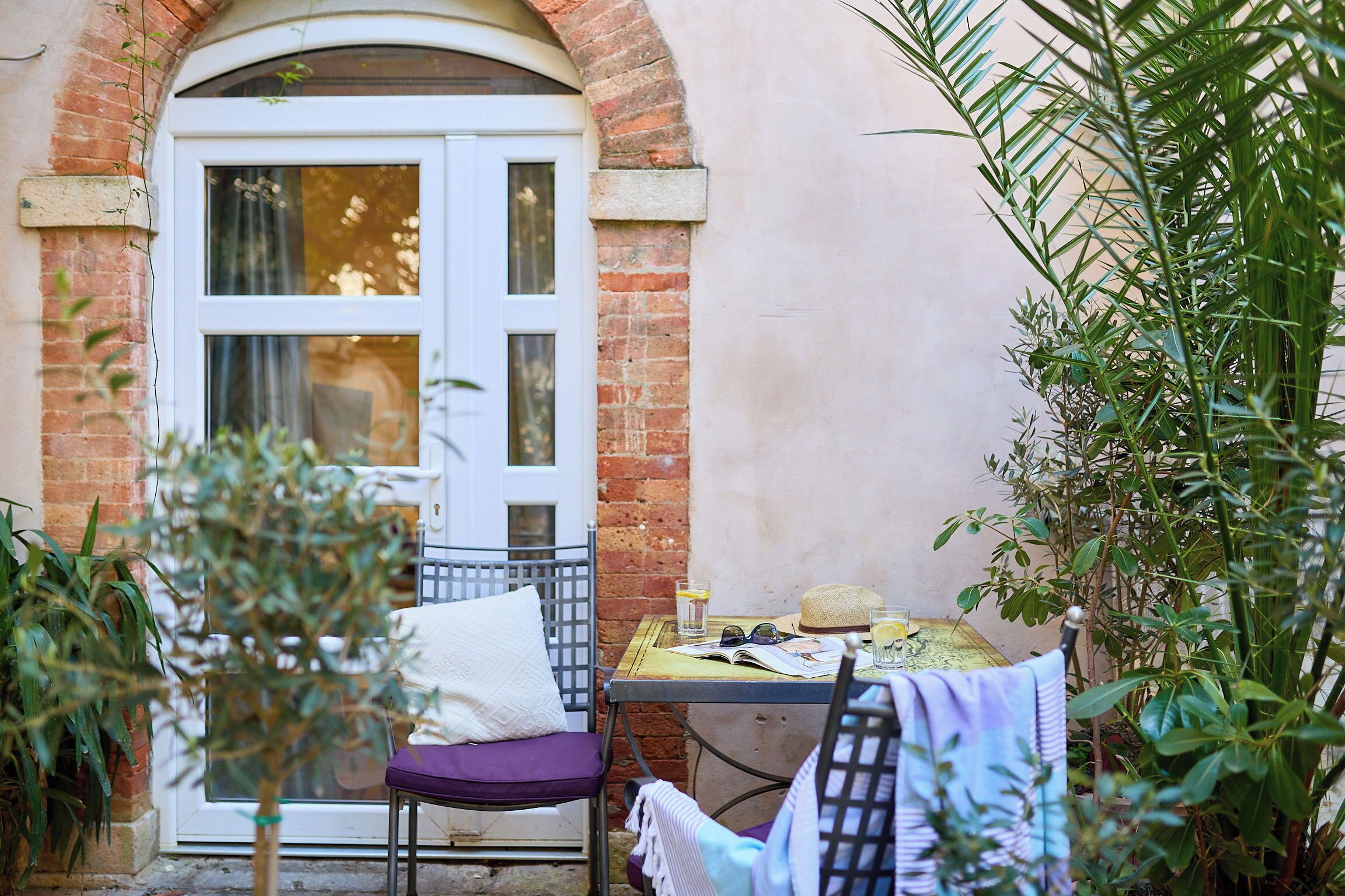 Studio (1 Bedroom) | Courtyard