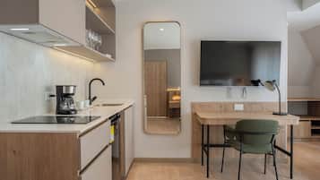 Classic Studio, City View | Private kitchen