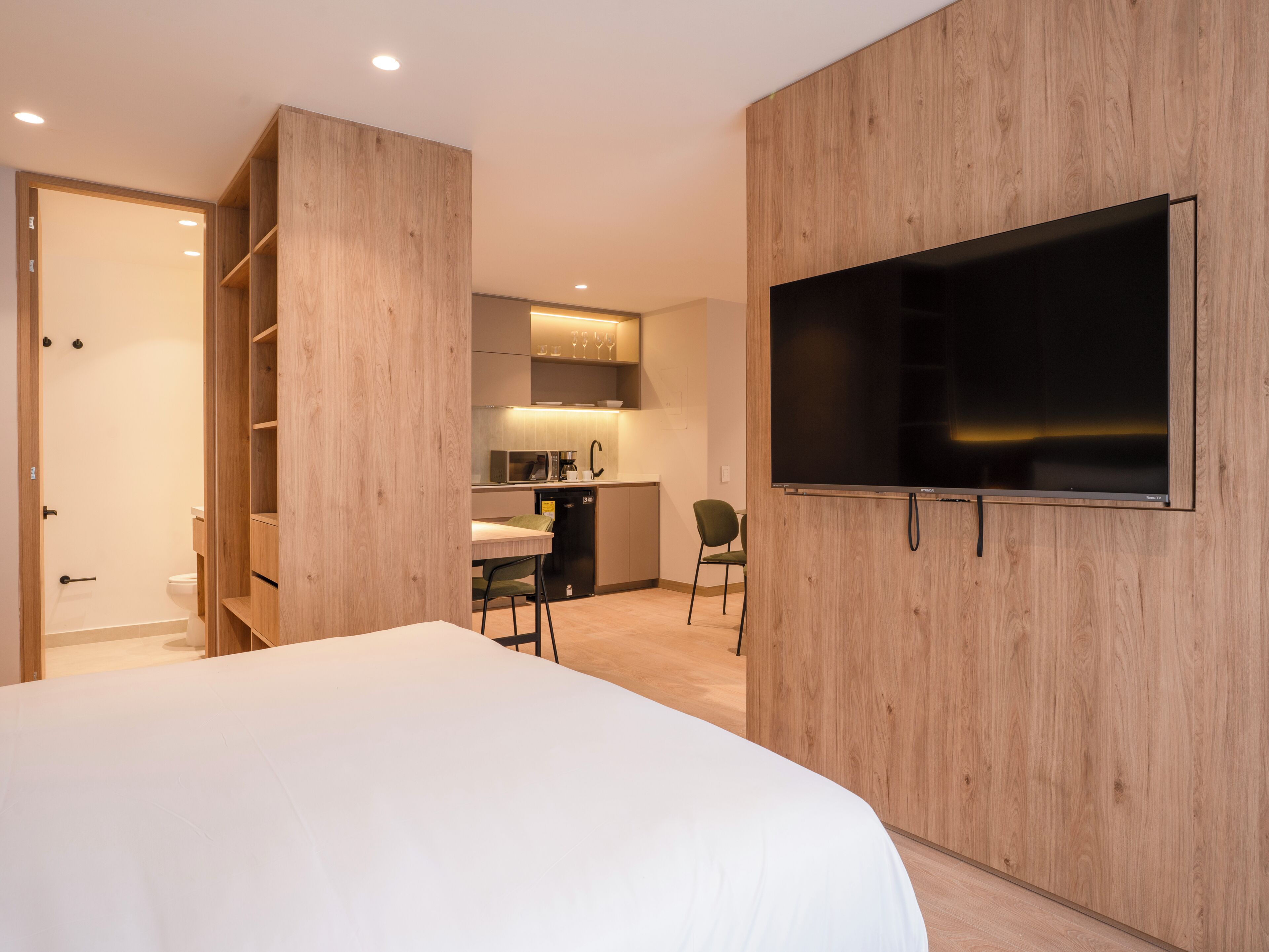 Apartamento Club | Ropa de cama de alta calidad, caja fuerte, escritorio
