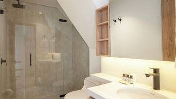 Classic Studio, City View | Bathroom