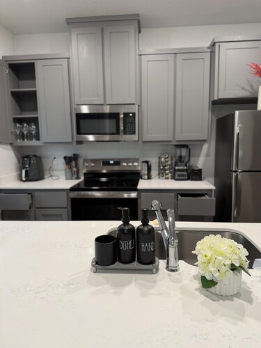 Modern 3BR | 7-Min Walk to Baylor Scott & White and free parking!