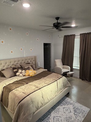 3 bedrooms, iron/ironing board, free WiFi, bed sheets
