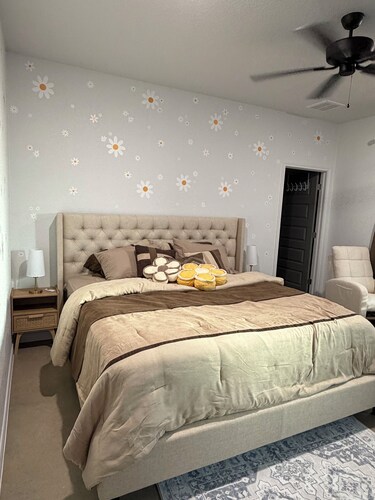 Modern 3BR | 7-Min Walk to Baylor Scott & White and free parking!