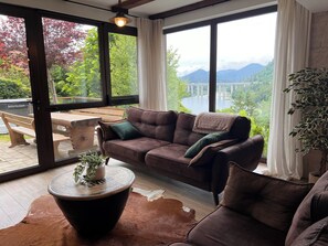 Smart TV, fireplace, music library