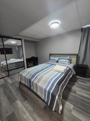 2 dormitorios, escritorio, wifi gratis y ropa de cama