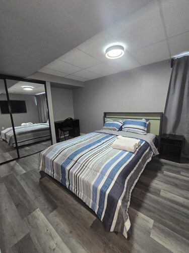 Cozy 2 bedroom basement suite 101-Place in Devonshire Park