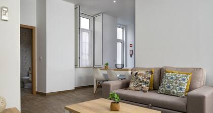 Red Door Flat by Trip2Portugal